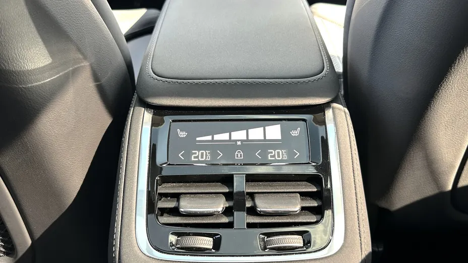VOLVO XC90 XC90 T8 AWD Plug-In Hybrid Ultra Dark 7os aut