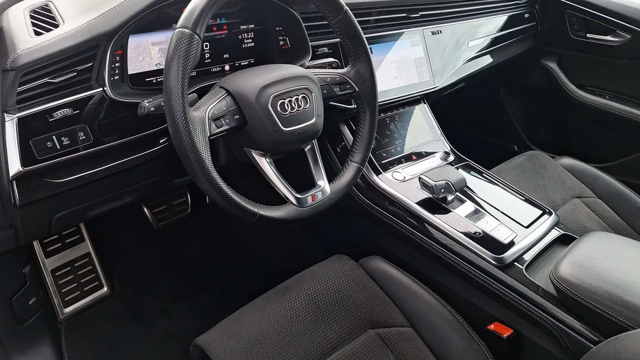 AUDI SQ8 -
