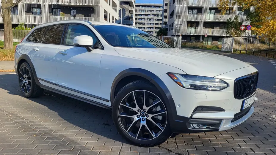 VOLVO V90 -
