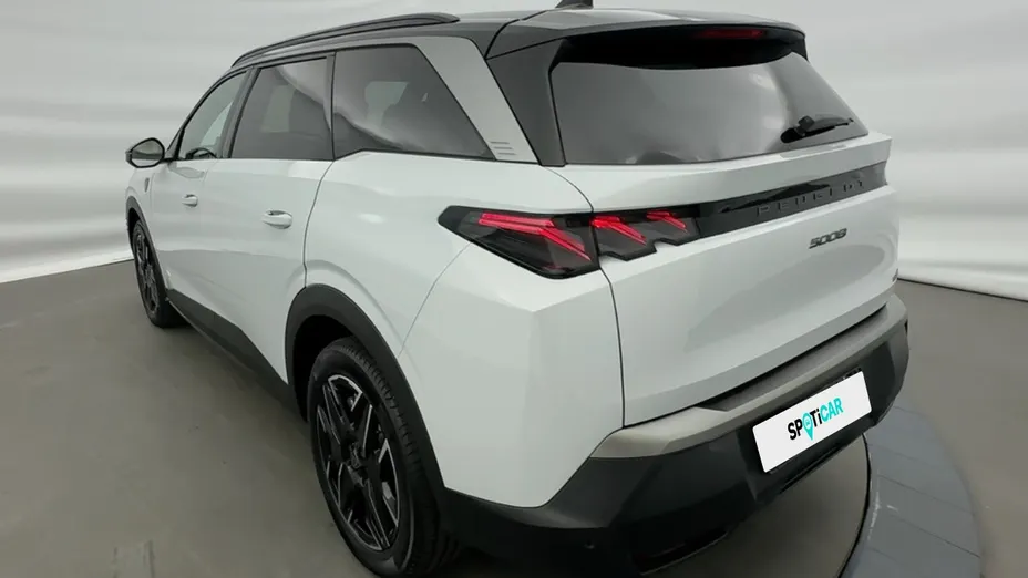 PEUGEOT 5008 -