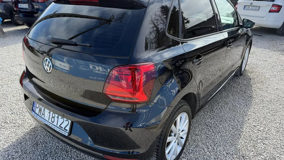VOLKSWAGEN Polo -