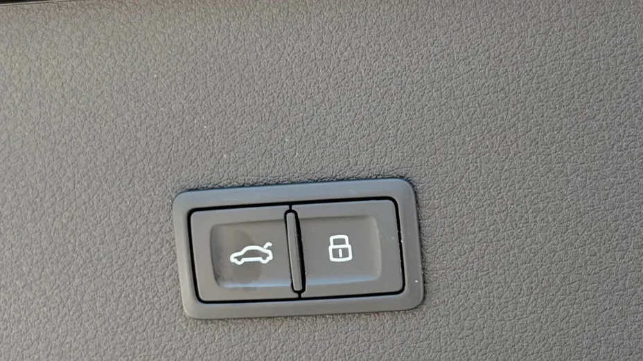 AUDI e-tron -