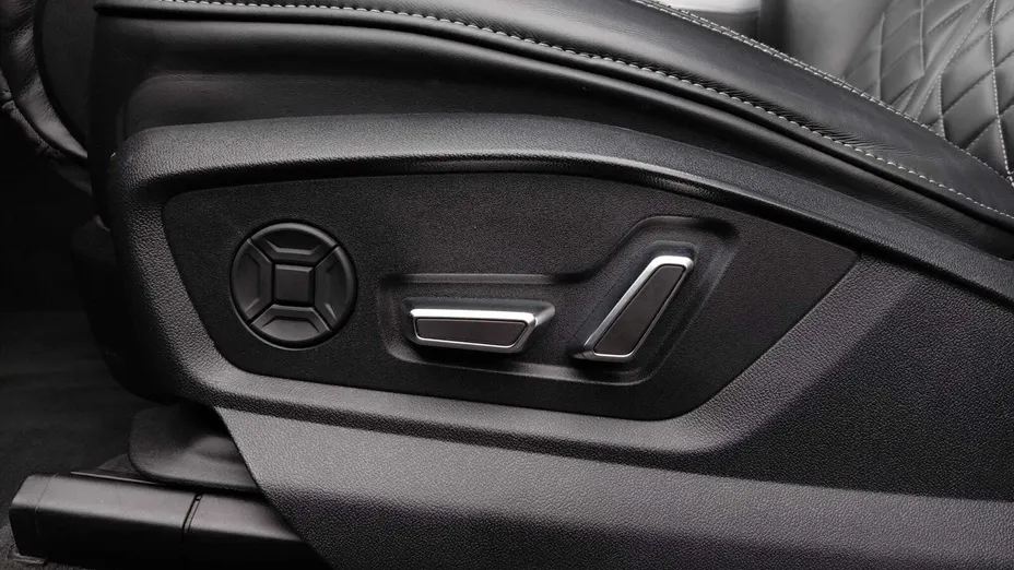 AUDI Q8 -