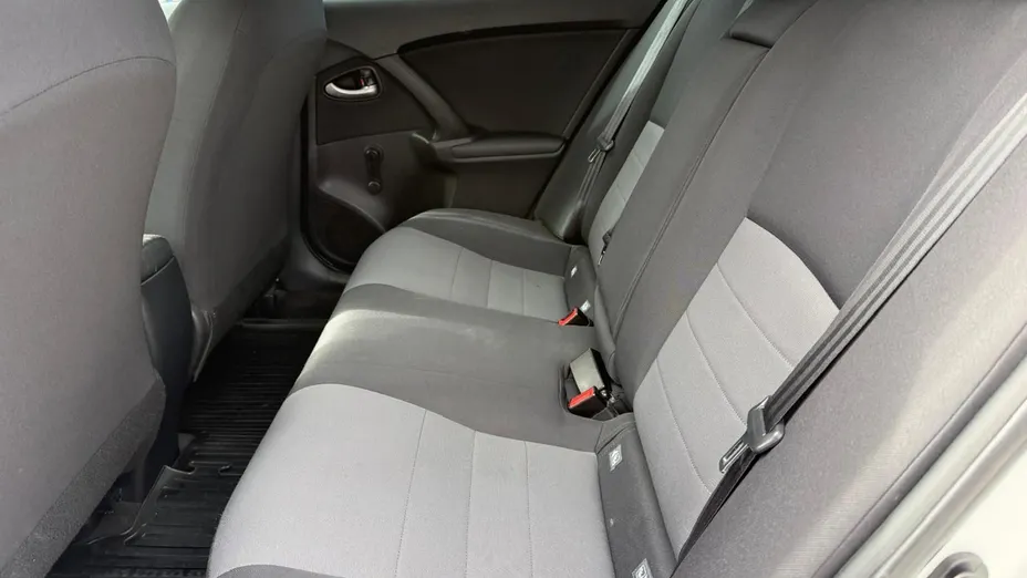 TOYOTA Avensis -