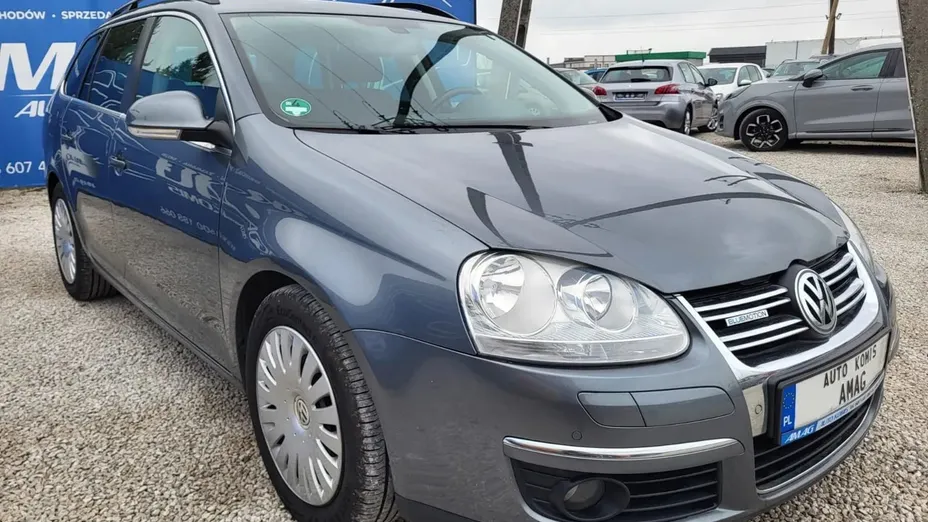 VOLKSWAGEN Golf -