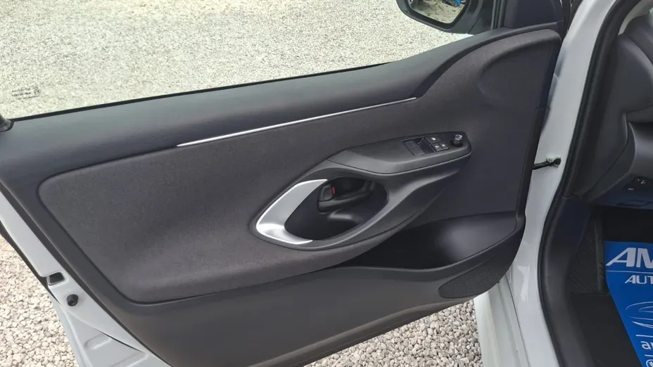 TOYOTA Yaris -