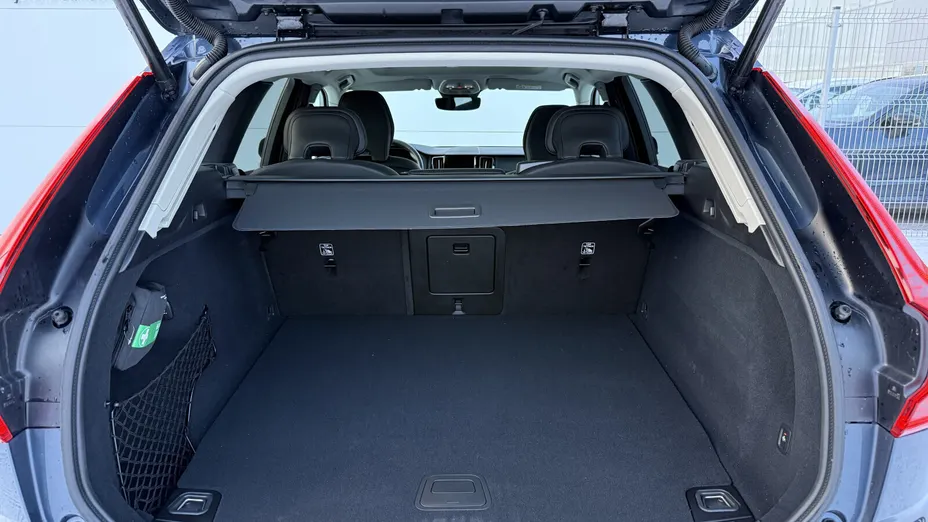 VOLVO XC60 XC60 T6 Plug-In Hybrid AWD Plus Bright aut