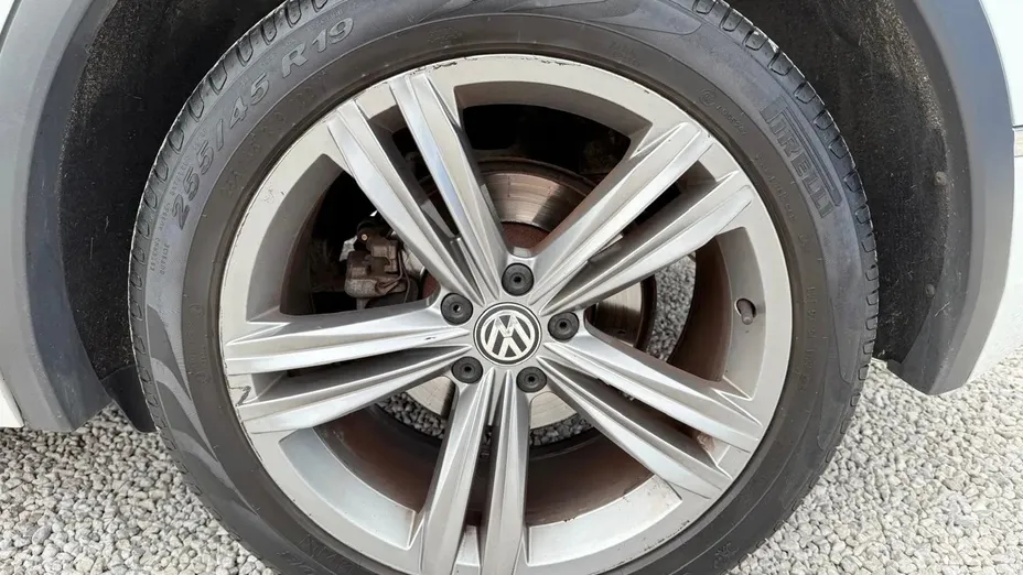 VOLKSWAGEN Tiguan -