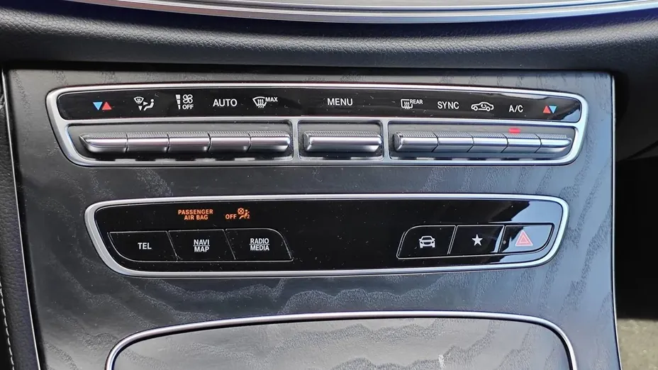 MERCEDES-BENZ E Klasa E 220 d 4-Matic Avantgarde