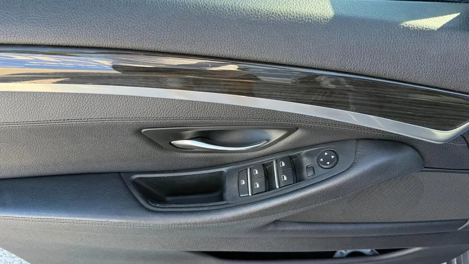 BMW Seria 5 518d Luxury Line aut