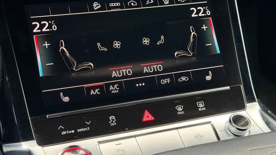 AUDI e-tron -