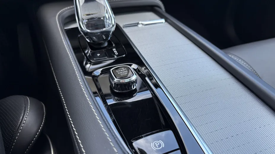 VOLVO XC90 XC90 T8 AWD Plug-In Hybrid Ultra Dark 7os aut