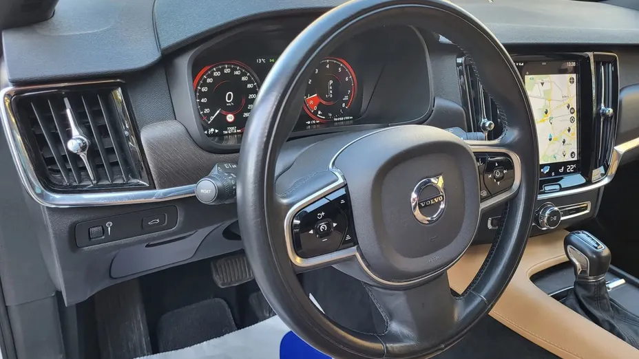 VOLVO V90 -