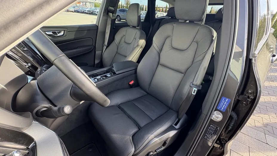 VOLVO XC60 XC60 T6 Plug-In Hybrid AWD Plus Dark aut
