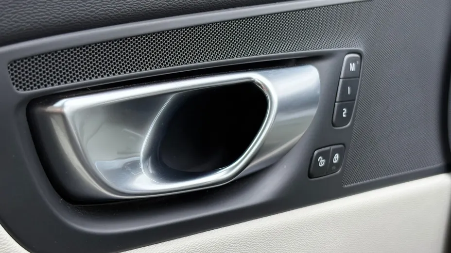 VOLVO XC60 XC60 B4 D AWD Plus Dark aut