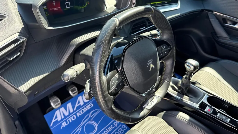 PEUGEOT 208 -