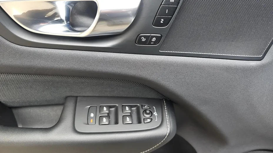 VOLVO XC60 XC60 B4 B R-Design aut