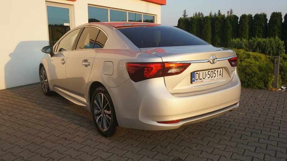 TOYOTA Avensis -