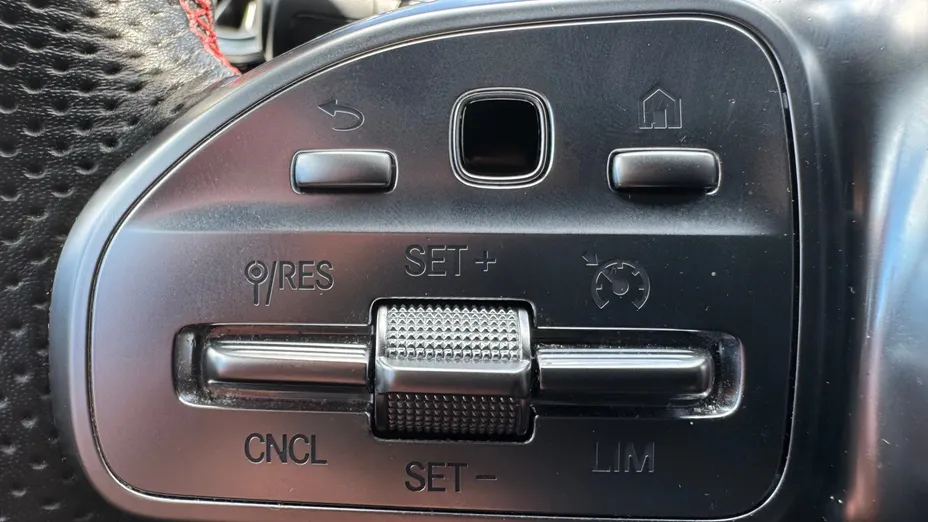 MERCEDES-BENZ CLA CLA 200 AMG Line 7G-DCT