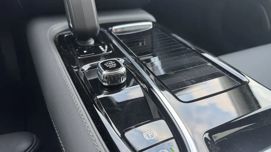 VOLVO V60 V60 T6 AWD Plug-In Hybrid Plus Dark aut