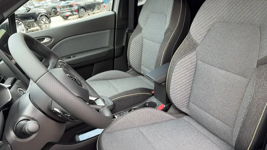 MITSUBISHI Grandis Grandis 1.3T mHEV Intense Style Cold DCT