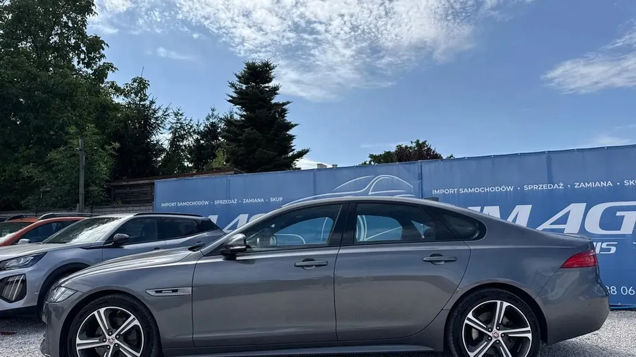 JAGUAR XF -