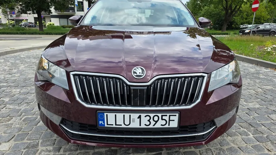 SKODA Superb -