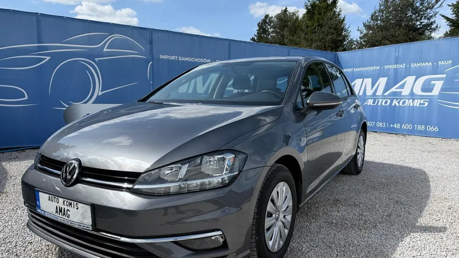 VOLKSWAGEN Golf -