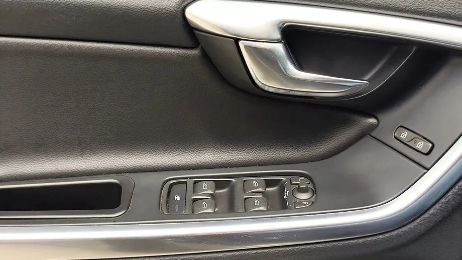 VOLVO V60 -