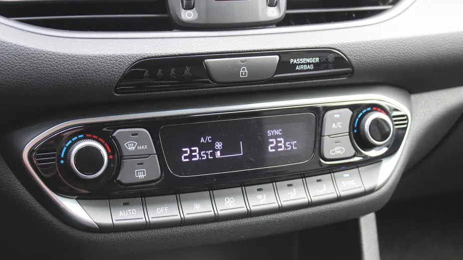 HYUNDAI i30 i30 1.0 T-GDI Smart