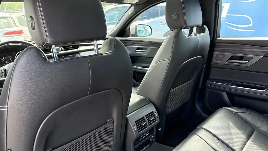 JAGUAR XF -