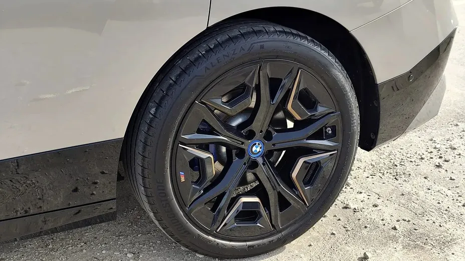 BMW iX iX xDrive40 76.6kWh Signature