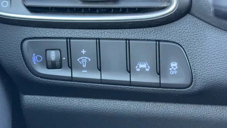 HYUNDAI i30 i30 1.4 Classic +