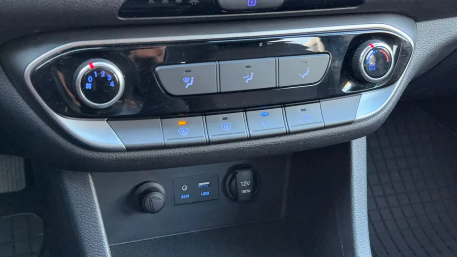 HYUNDAI i30 i30 1.4 Classic +