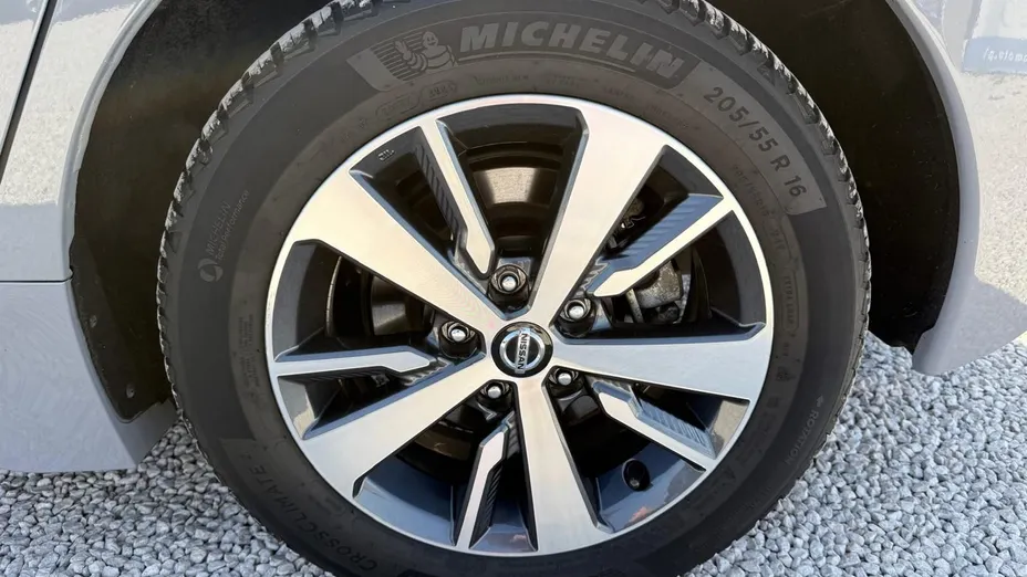 NISSAN Leaf -