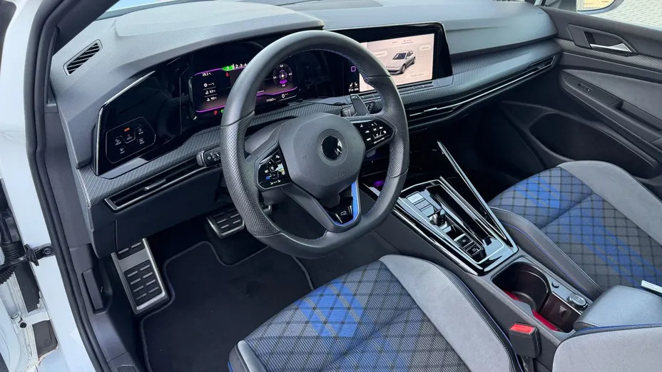VOLKSWAGEN Golf -