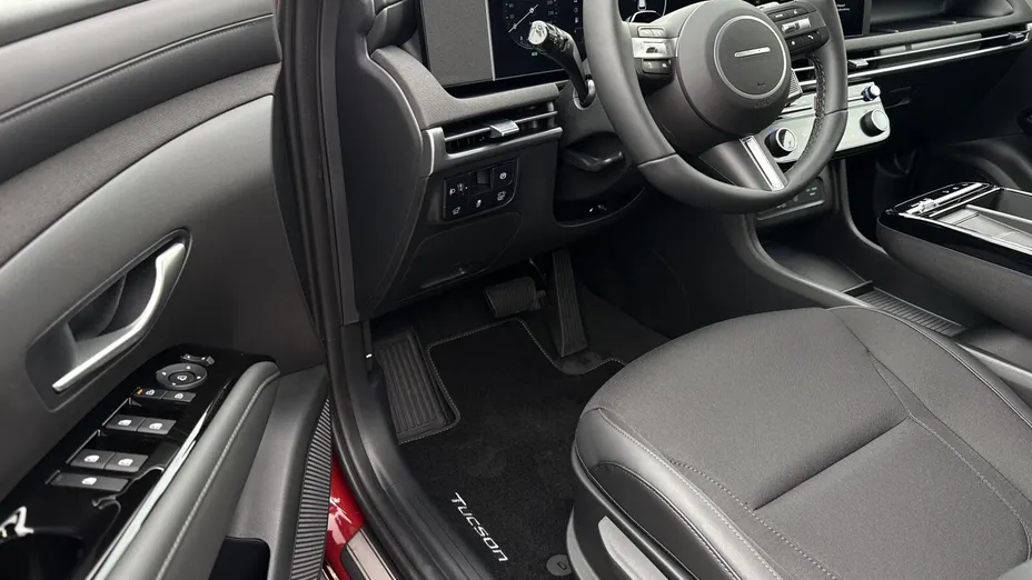 HYUNDAI Tucson Tucson 1.6 T-GDi HEV Smart Black 2WD aut Nowy