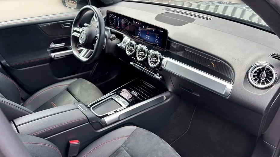 MERCEDES-BENZ GLB GLB 200 mHEV AMG Line 7G-DCT