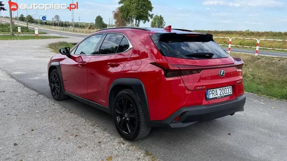 LEXUS UX -