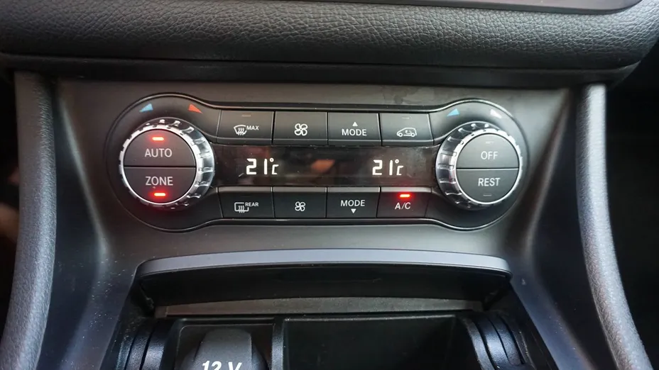 MERCEDES-BENZ GLA GLA 200 7G-DCT Urban