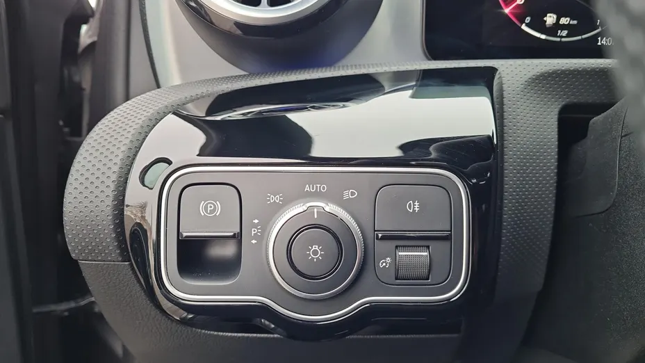 MERCEDES-BENZ A Klasa A 250 e PHEV AMG Line 8G-DCT