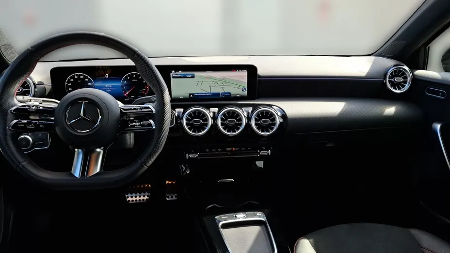 MERCEDES-BENZ A Klasa A 220 4-Matic AMG Line 8G-DCT