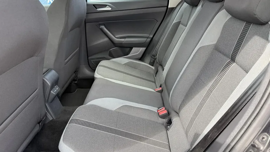 VOLKSWAGEN Polo -