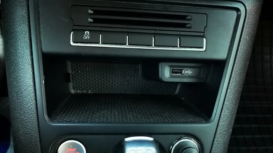 VOLKSWAGEN Tiguan -