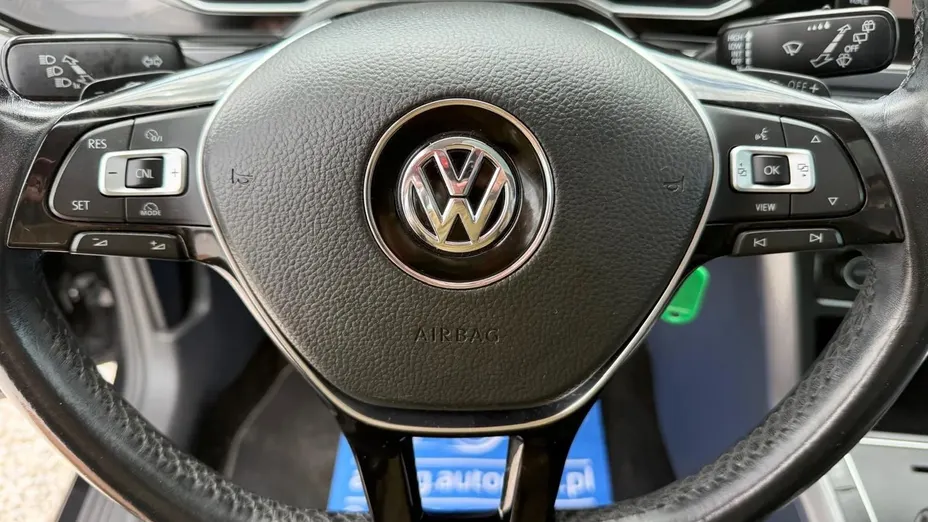 VOLKSWAGEN Polo -