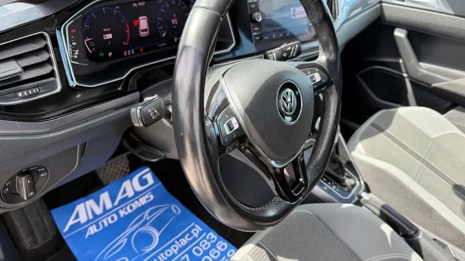 VOLKSWAGEN Polo -