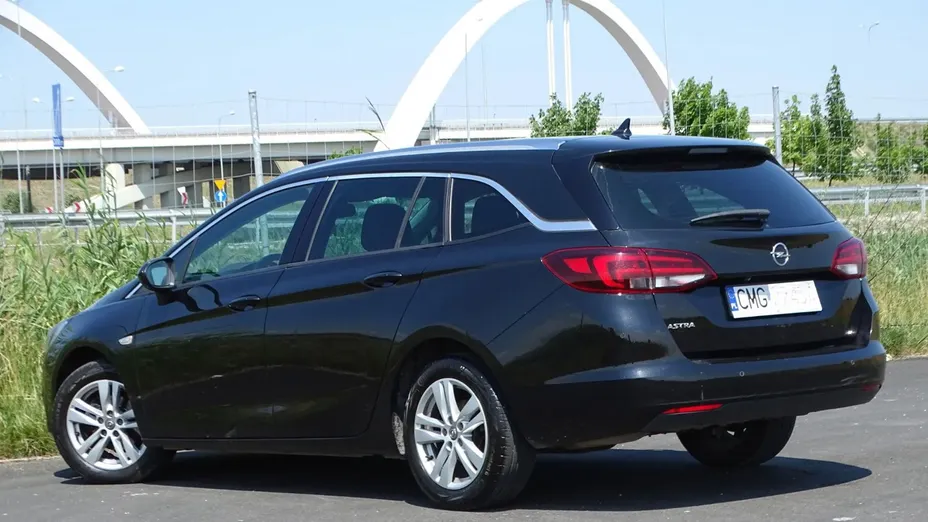 OPEL Astra Astra III 1.9 CDTI Cosmo aut