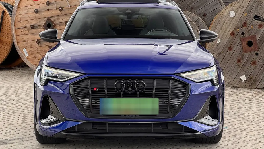 AUDI e-tron Sportback -