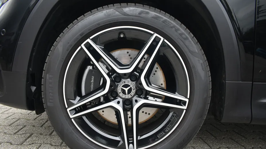 MERCEDES-BENZ GLB GLB 220 d 4-Matic AMG Line 8G-DCT