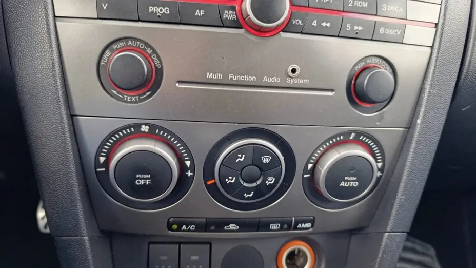 MAZDA 3 -